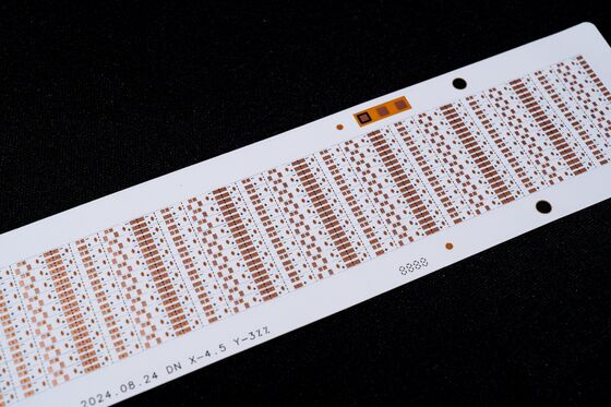 Buy Precision SMT & Flexible PCB Manufacturing for Advanced LED Lighting ApplicationsFPC  Customizable or madr-to-order 2835-90LEDS/m 5*503-12V led Strip FPC online manufacture