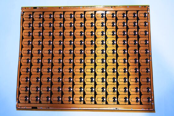Double Layer FPC with 0.1mm Min. Line Width and High Flexibility for Compact Double Sided Design