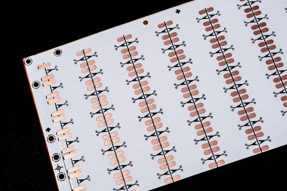 High Quality Custom FPC Circuit Board with Double Layer Board, Customized Design, and OSP Antioxidant for LED Applications
