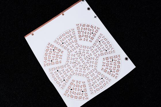 Red LED Light Therapy Hair Growth Helmet with Flexible LED Circuit Board and LED flexible circuit board